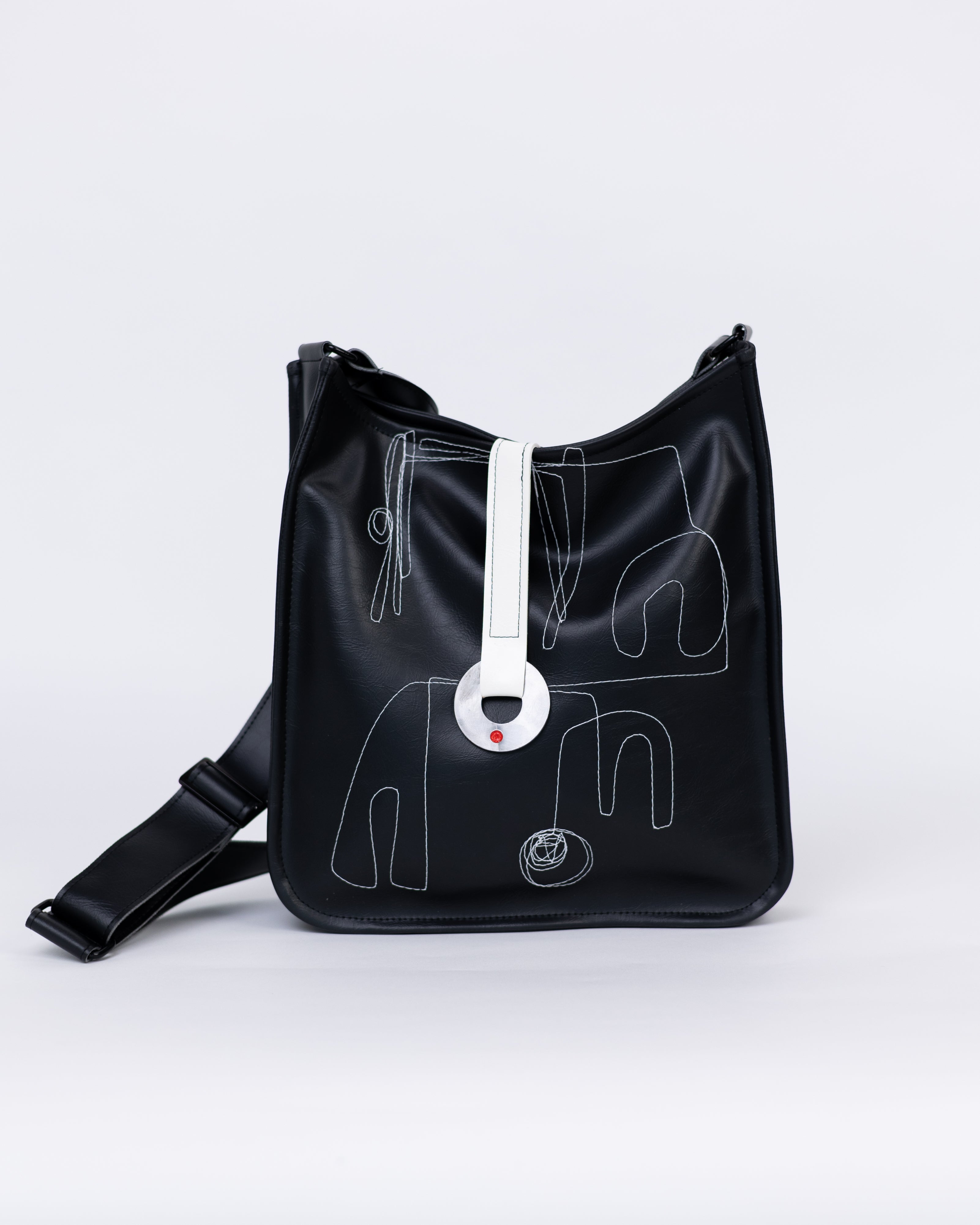 Black cross handbag in black